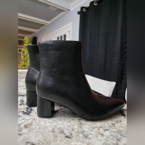 Abbleet Women's Ankle Boots Pointed Toe Chunky Block Heel. NWOT. No Box.